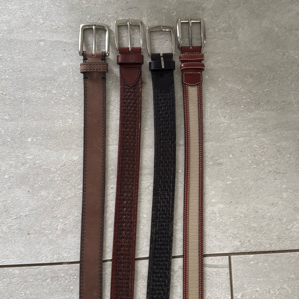 Lot of 4 Men’s leather belts - Tommy Bahama+
